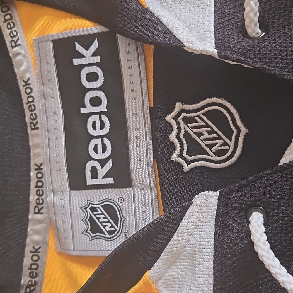 Boston Bruins Jersey #30 Tim Thomas - Picture 5 of 6